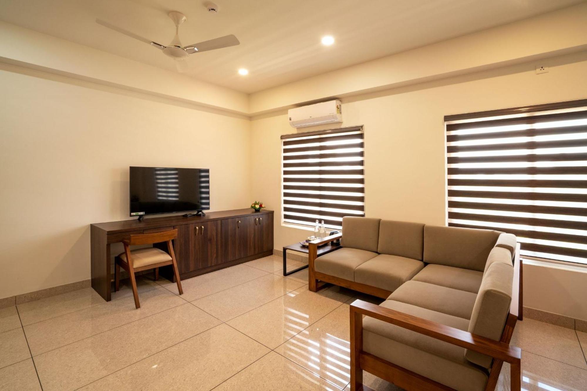 Kumbanad Heritage Hotel Vennikulam Exterior photo