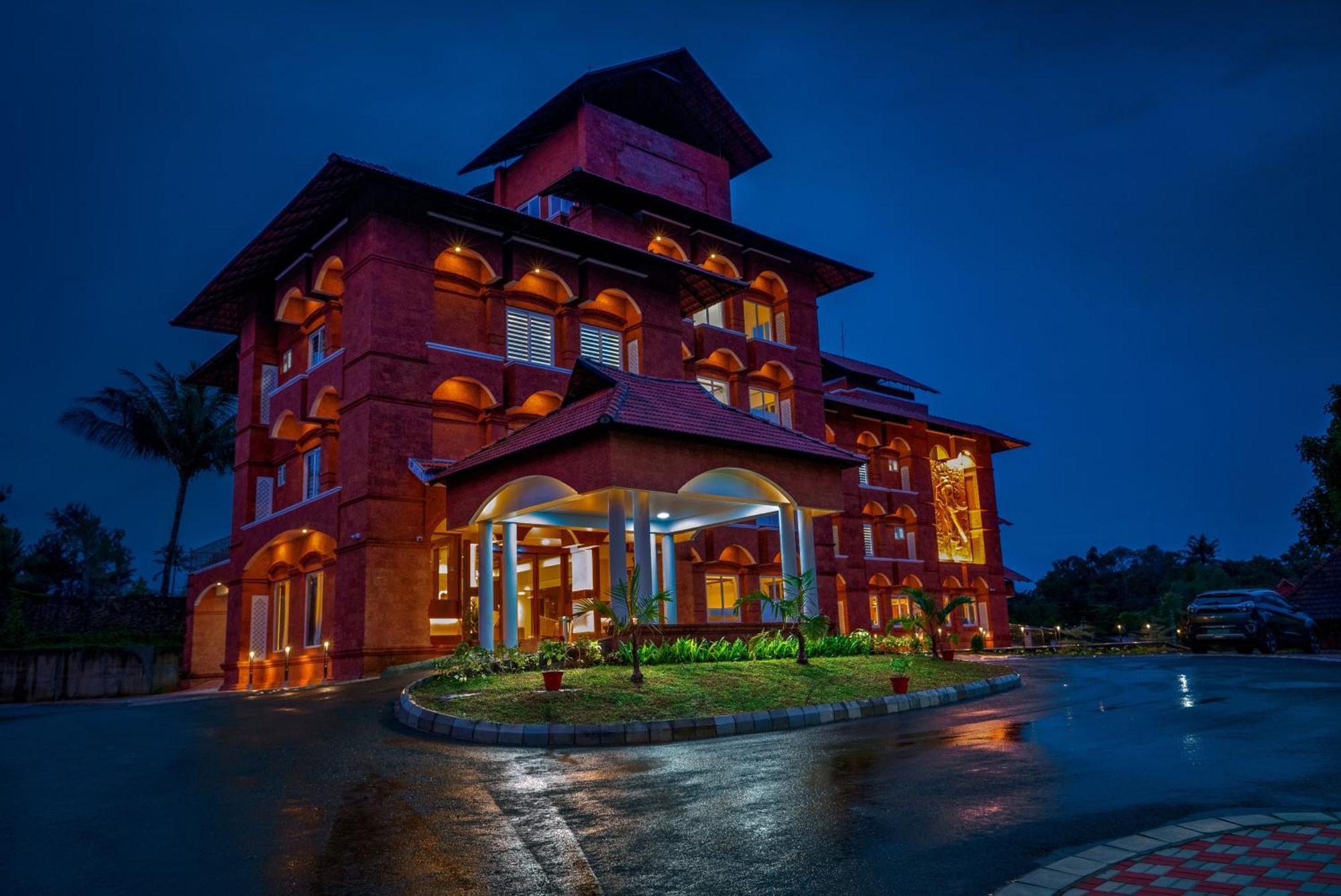 Kumbanad Heritage Hotel Vennikulam Exterior photo